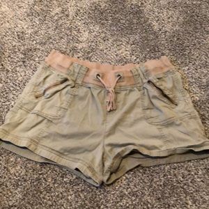 Khaki elastic waistband shorts